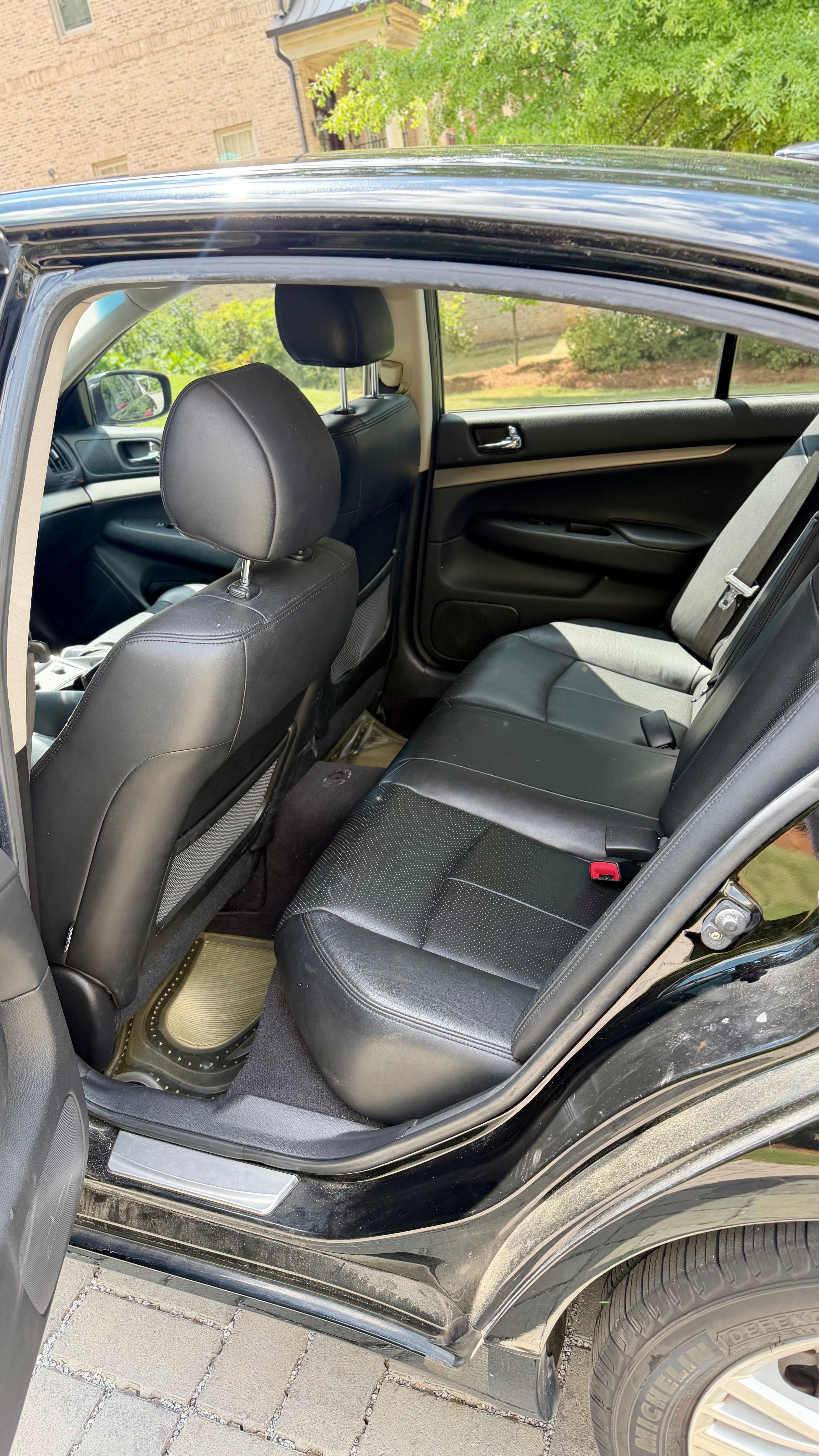 Used 2010 INFINITI G37 Journey w/ Premium Pkg RWD image 6