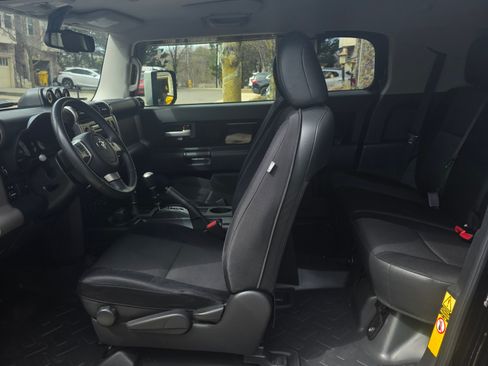 Used 2012 Toyota FJ Cruiser 4WD w/ Upgrade Pkg image 9