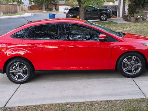 Used 2017 Ford Focus SE image 6