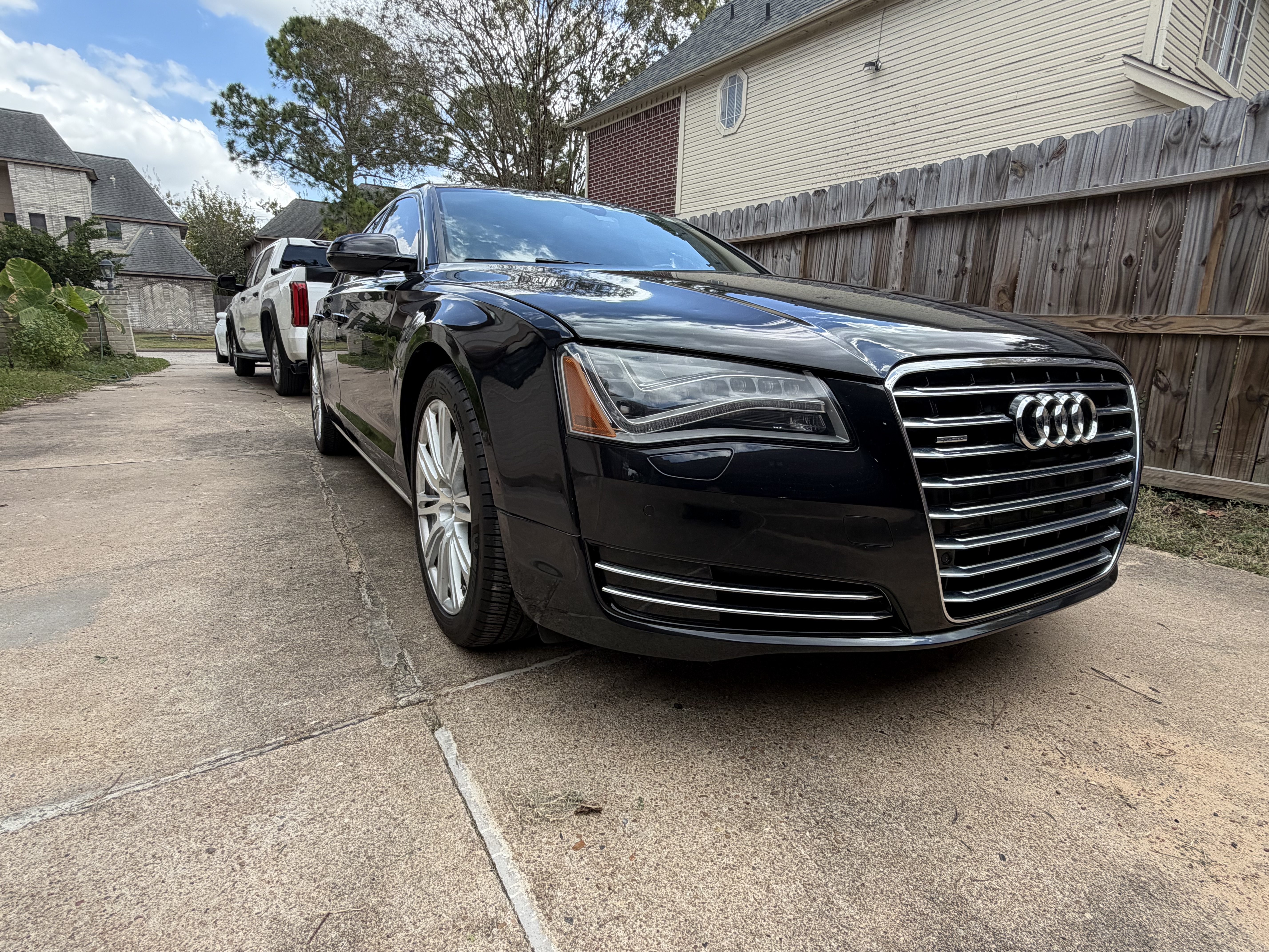 Used 2011 Audi A8 4.2 w/ Convenience Pkg AWD/4WD image 2