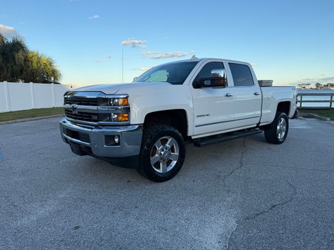 Used 2016 Chevrolet Silverado 2500 LTZ image 2