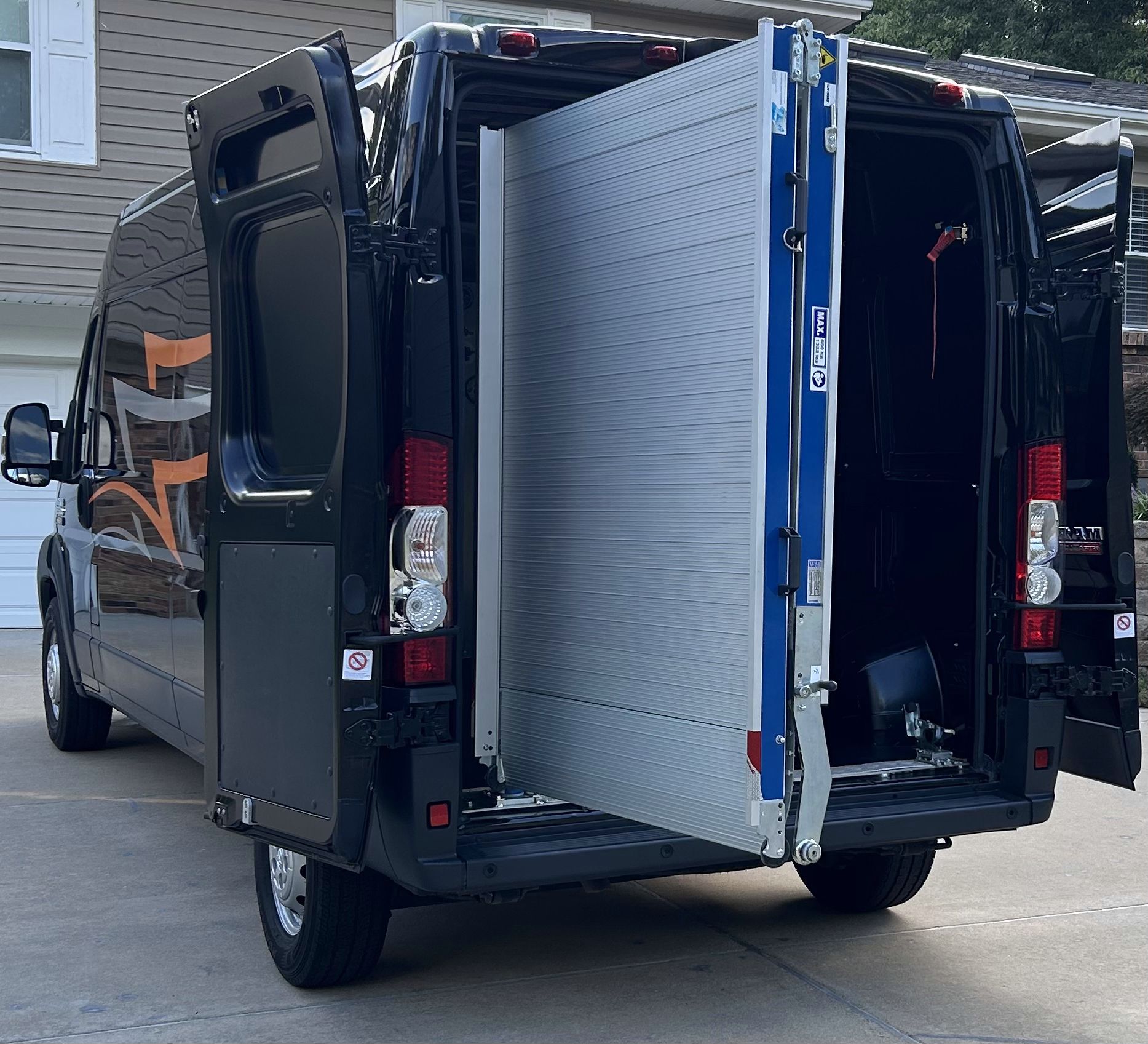 Used 2018 RAM ProMaster 2500 w/ Premium Appearance Group FWD image 14