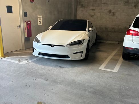 Used 2021 Tesla Model S Plaid image 11