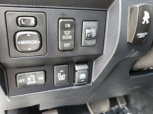 Used 2017 Toyota Tundra Limited image 18