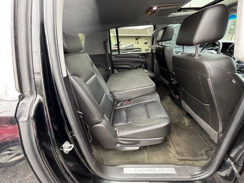 Used 2016 Chevrolet Suburban LT image 9