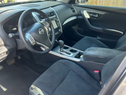 Used 2015 Nissan Altima 2.5 SV w/ Convenience Package image 5