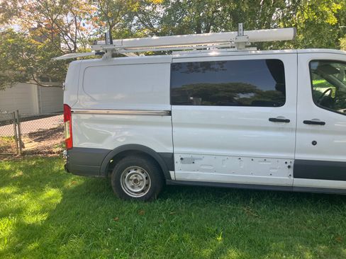Used 2015 Ford Transit 150 130 Low Roof RWD image 13