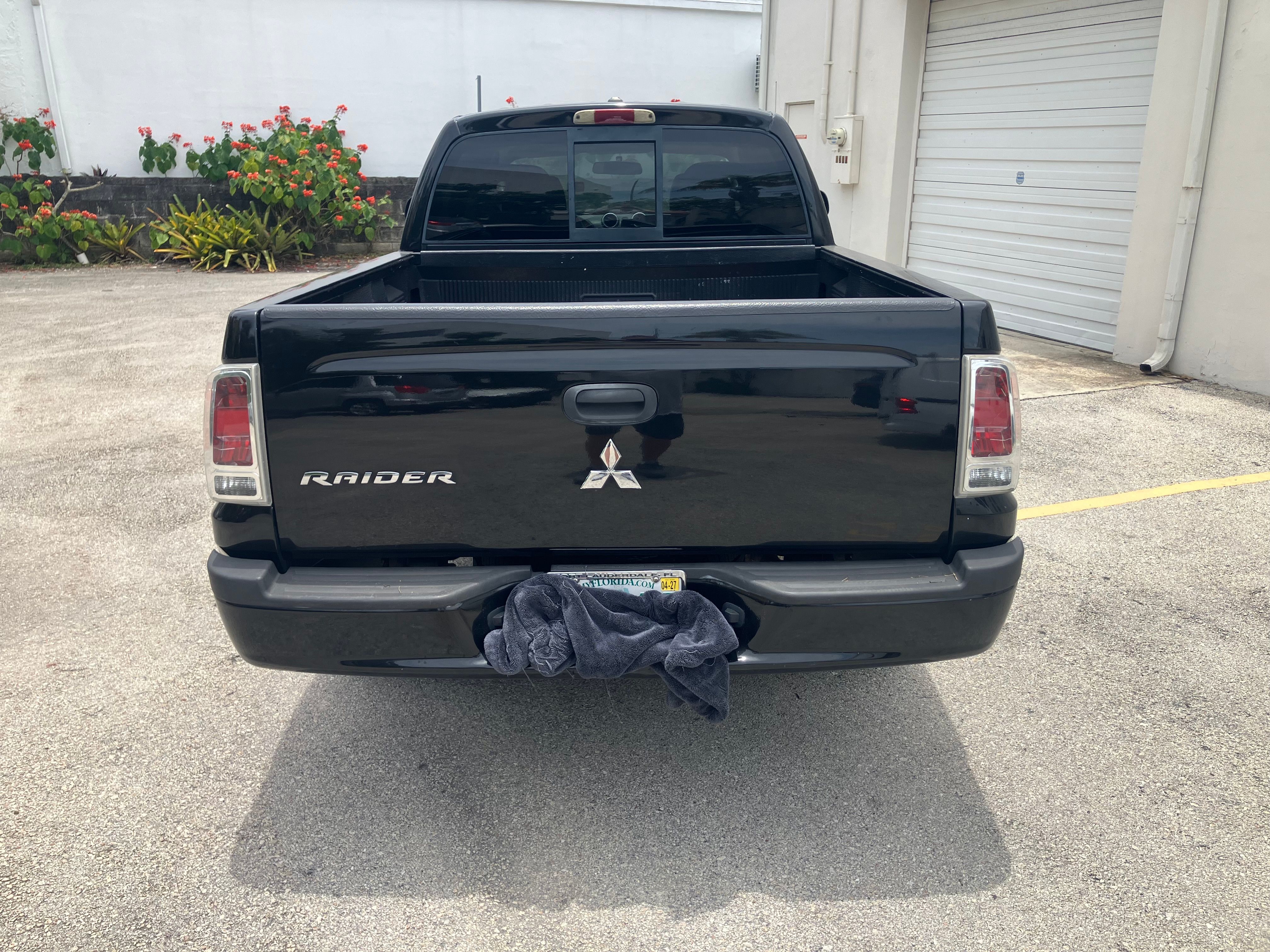 Used 2007 Mitsubishi Raider LS RWD image 4