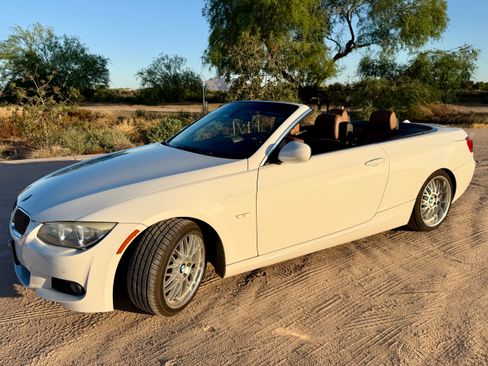 Used 2013 BMW 335i Convertible image 1