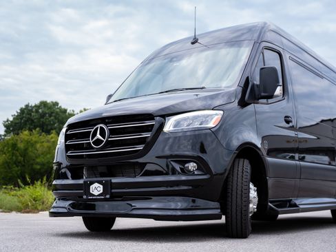 Used 2023 Mercedes-Benz Sprinter 3500 image 2