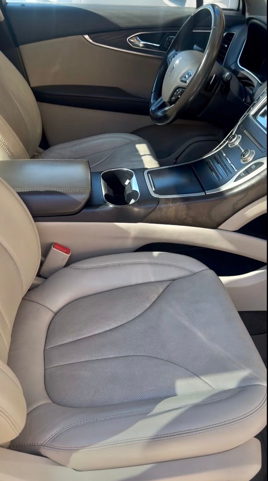Used 2017 Lincoln MKX Reserve w/ Lincoln MKX Climate Package AWD/4WD image 9