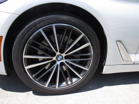 Used 2021 BMW 530i w/ Premium Package RWD image 6