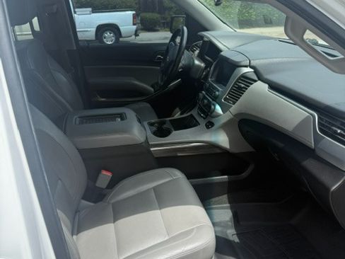 Used 2016 Chevrolet Suburban LT w/ Luxury Package RWD image 8