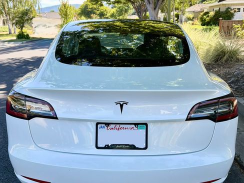 Used 2018 Tesla Model 3 Mid Range RWD image 4