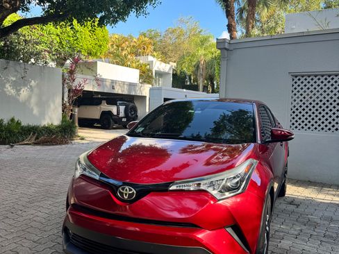 Used 2018 Toyota C-HR XLE image 8