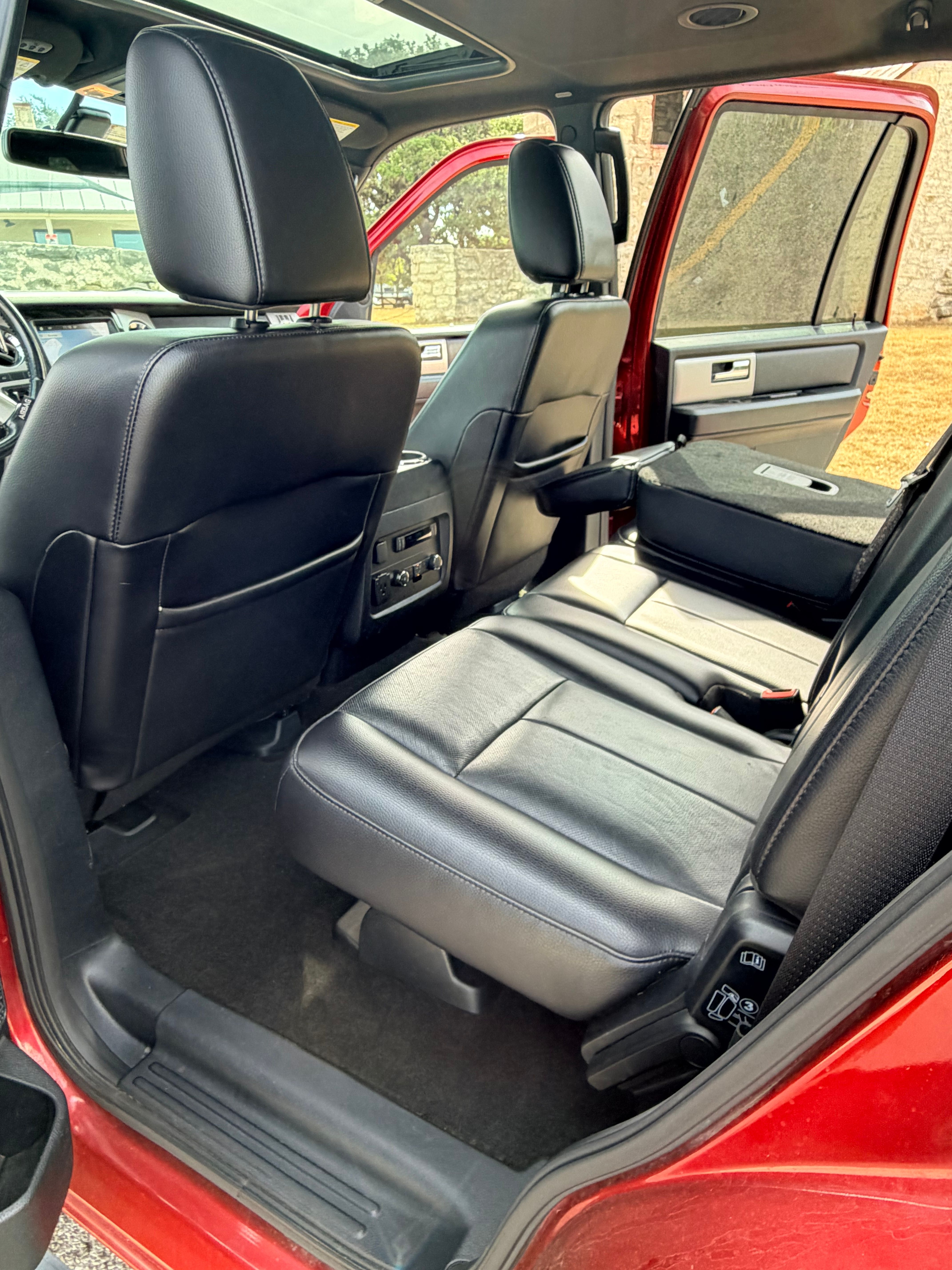 Used 2016 Ford Expedition Limited RWD image 19