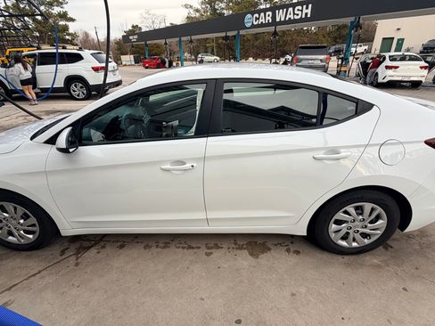 Used 2019 Hyundai Elantra SE w/ Cargo Package image 13