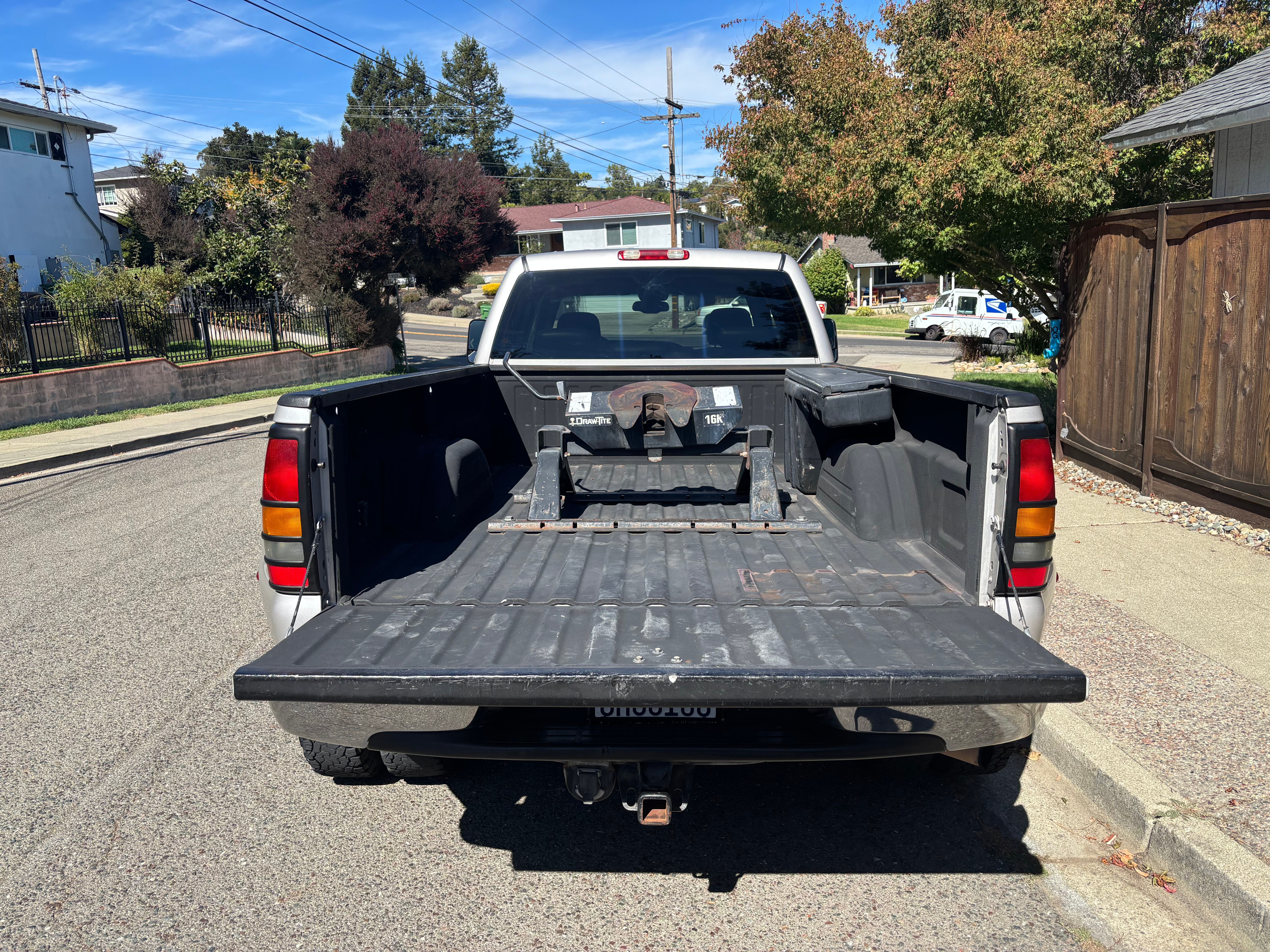 Used 2007 GMC Sierra 3500 SLT w/ Heavy-Duty Power Package AWD/4WD image 9