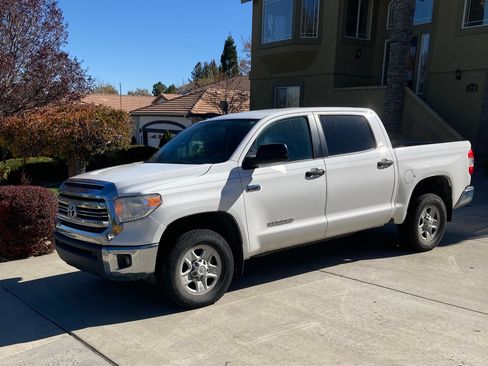 Used 2016 Toyota Tundra SR5 image 1