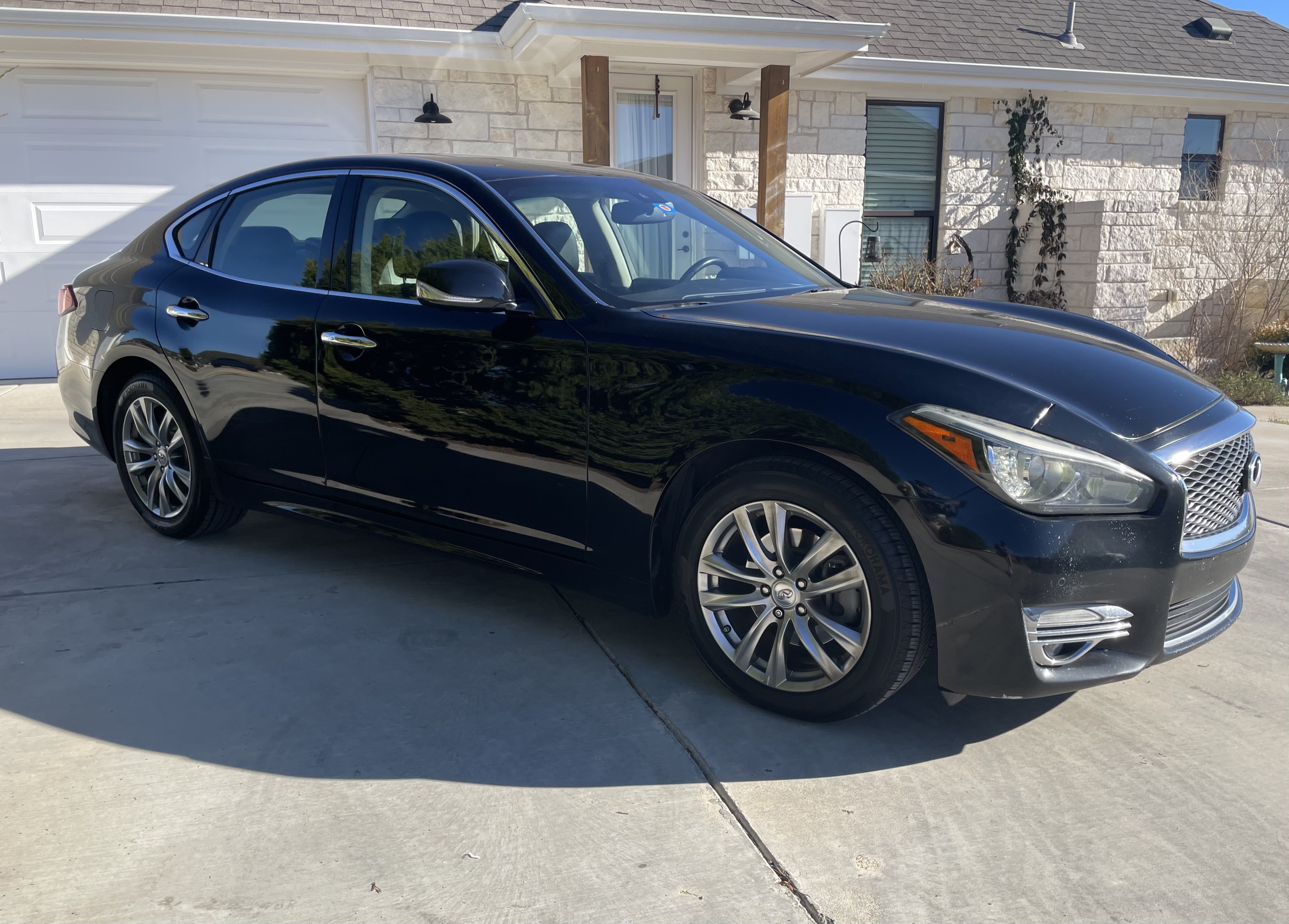 Used 2015 INFINITI Q70 3.7 RWD image 4