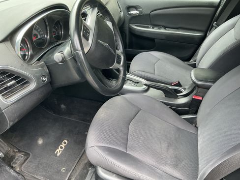 Used 2013 Chrysler 200 Touring FWD image 15