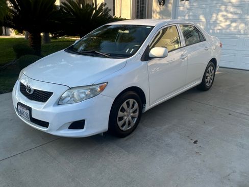 Used 2010 Toyota Corolla LE FWD image 1