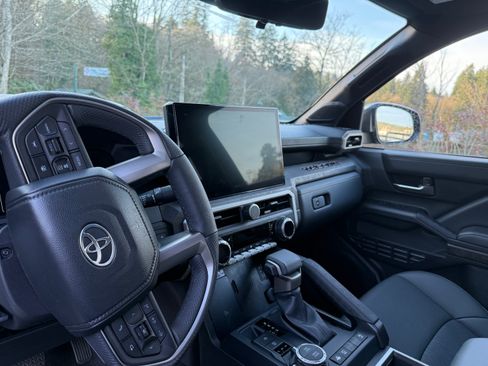 Used 2025 Toyota Tacoma Limited image 6