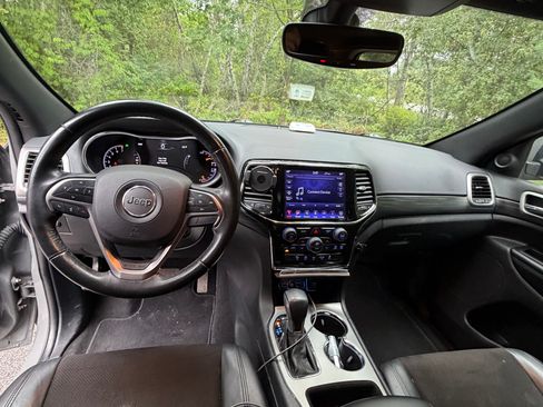 Used 2020 Jeep Grand Cherokee Altitude RWD image 12