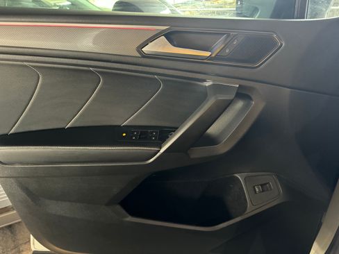 Used 2022 Volkswagen Tiguan SE R-Line image 16