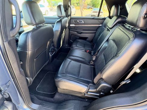 Used 2019 Ford Explorer Limited w/ Class III Trailer Tow Package FWD image 19