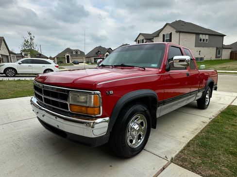Used 1996 Dodge Dakota 2WD Club Cab image 1