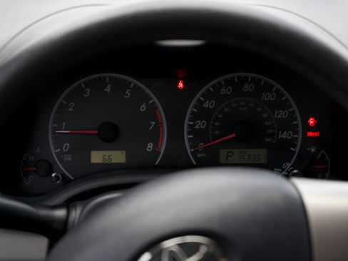 Used 2012 Toyota Corolla LE FWD image 27