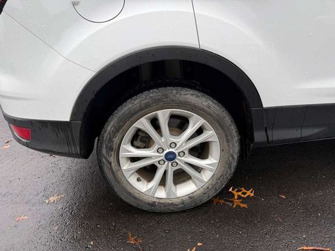 Used 2018 Ford Escape SEL image 2