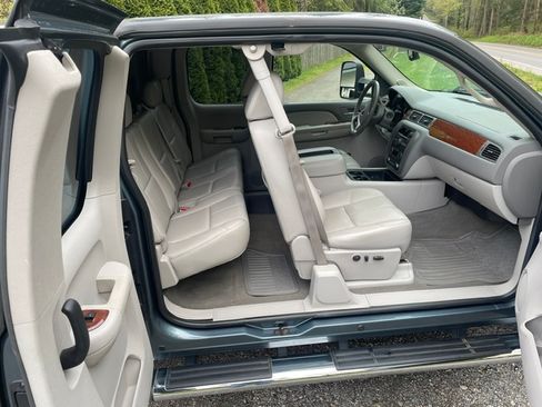 Used 2008 GMC Sierra 1500 SLT w/ Max Trailering Pack AWD/4WD image 4