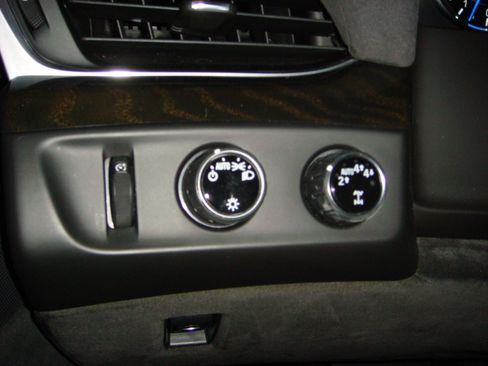 Used 2019 Cadillac Escalade ESV Platinum image 28