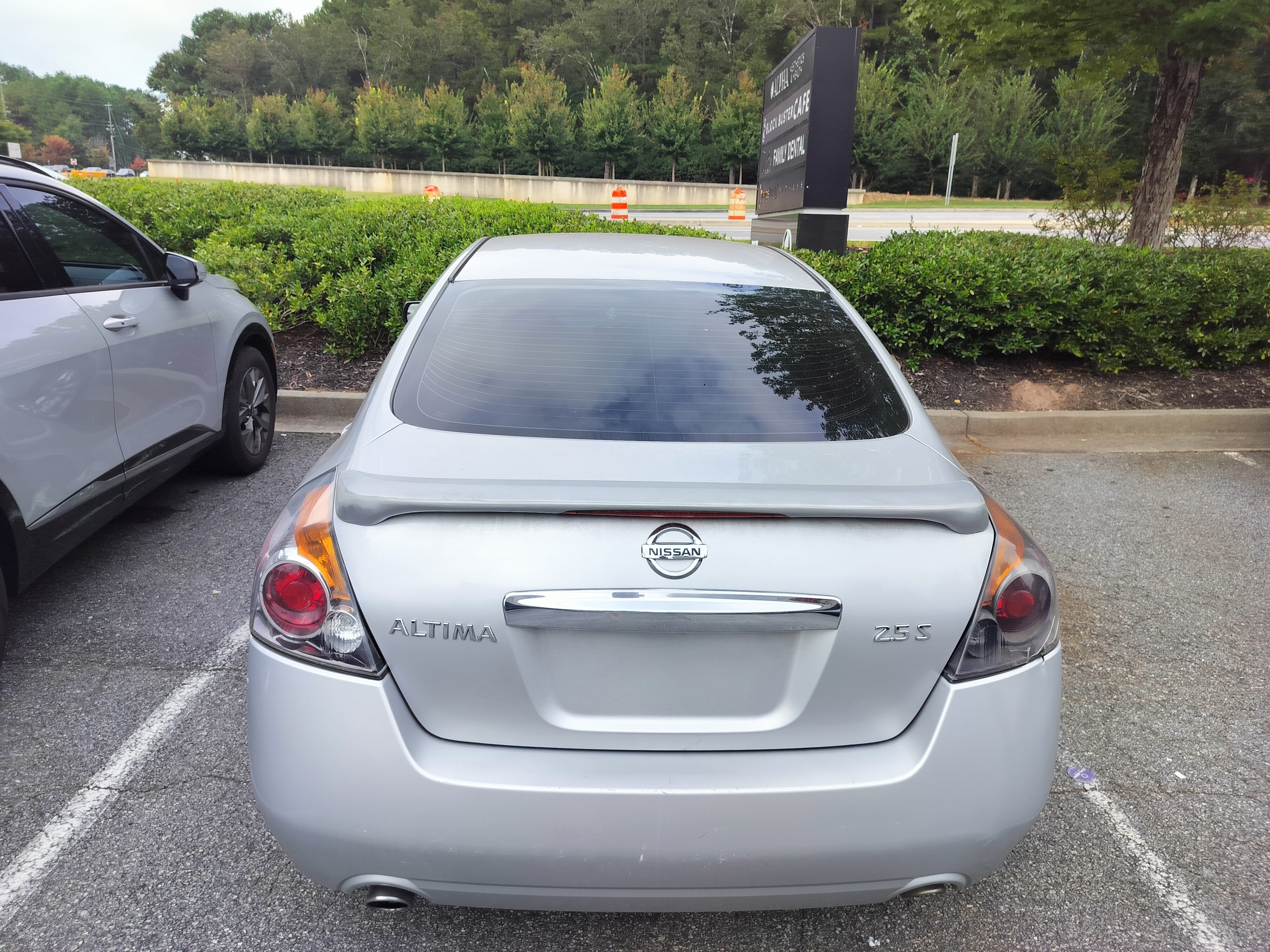 Used 2011 Nissan Altima 2.5 S FWD image 2