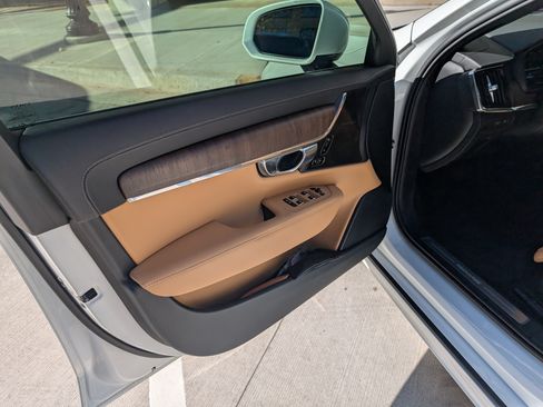 Used 2023 Volvo S90 T8 Ultimate image 26