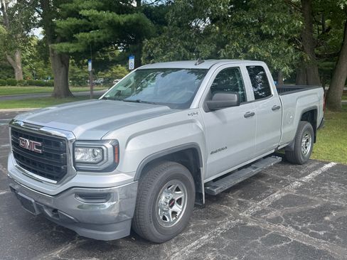 Used 2018 GMC Sierra 1500 4x4 Double Cab w/ Sierra Convenience Package image 6