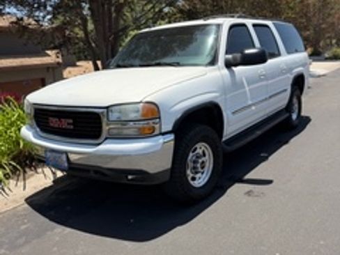Used 2004 GMC Yukon XL 2500 SLT w/ Preferred Equipment Group AWD/4WD image 1