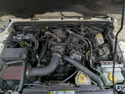 Used 2011 Jeep Wrangler Unlimited Sahara w/ Connectivity Group image 15