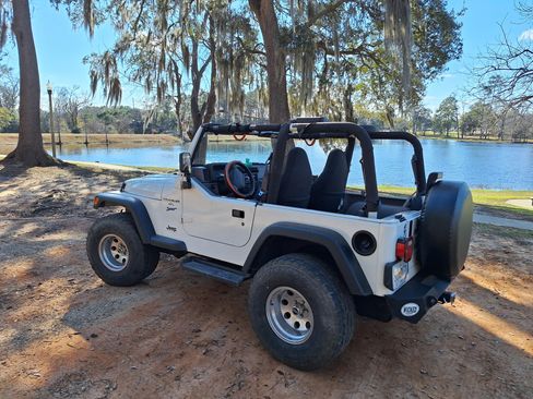 Used 1998 Jeep Wrangler Sport image 1