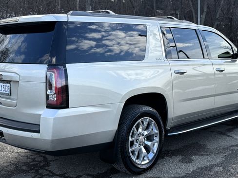 Used 2017 GMC Yukon XL SLE w/ SLE Value Package image 6