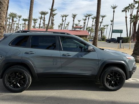 Used 2015 Jeep Cherokee Trailhawk w/ Comfort/Convenience Group image 9