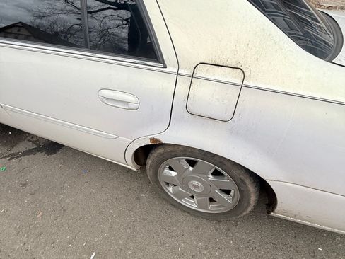 Used 2004 Cadillac De Ville DTS w/ Equipment Group image 1