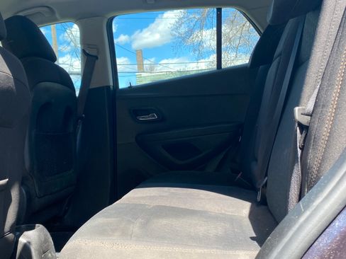 Used 2018 Chevrolet Trax LS image 14