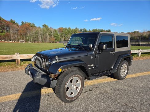 Used 2010 Jeep Wrangler Sahara w/ Dual Top Group image 4