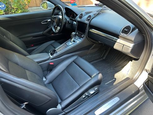 Used 2019 Porsche 718 Cayman image 12