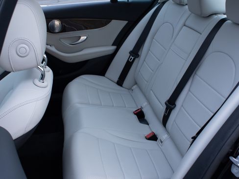 Used 2017 Mercedes-Benz C 300 4MATIC Sedan image 9