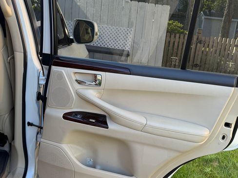 Used 2014 Lexus LX 570 4WD image 18