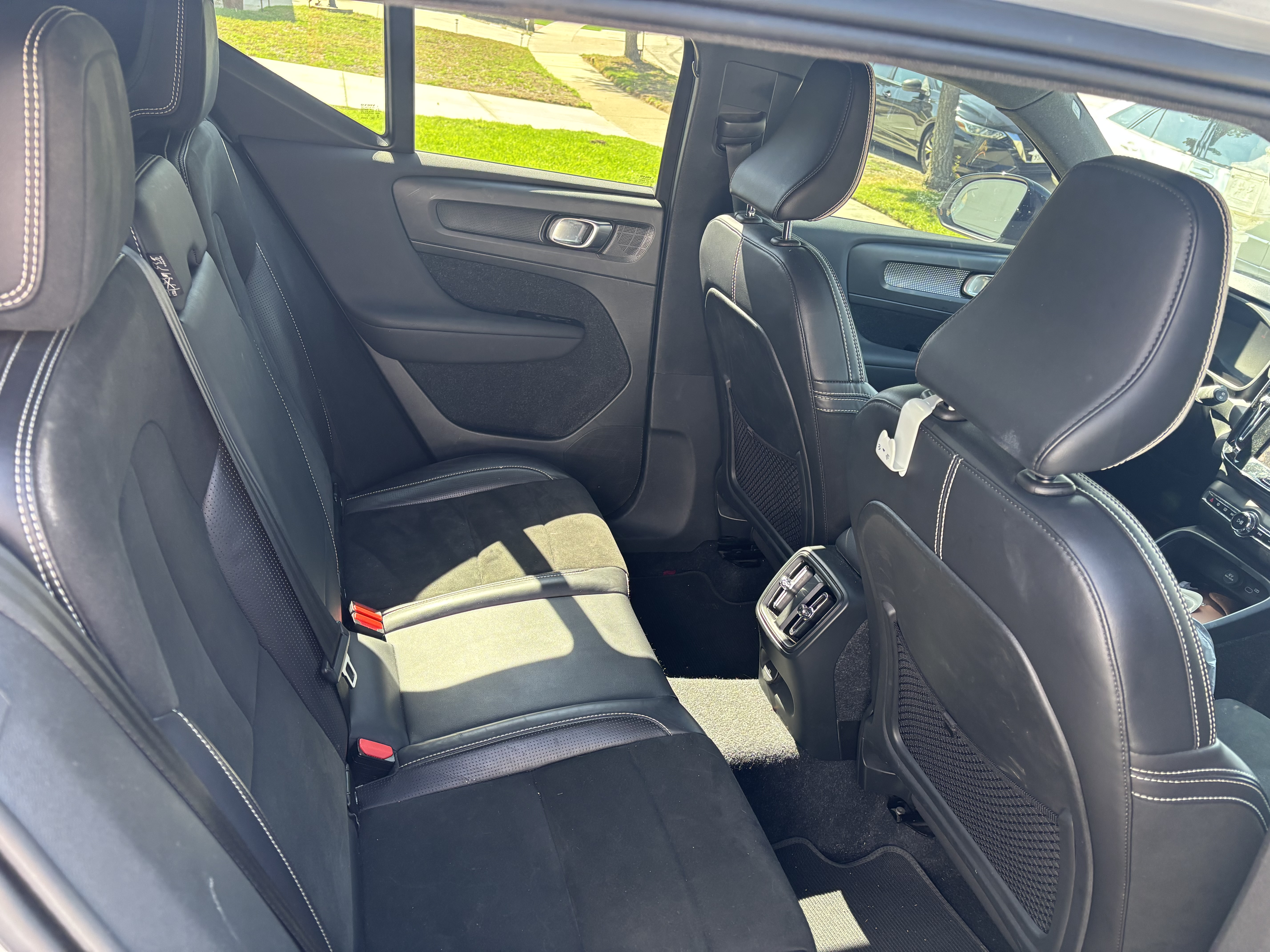 Used 2021 Volvo XC40 P8 Recharge AWD/4WD image 9